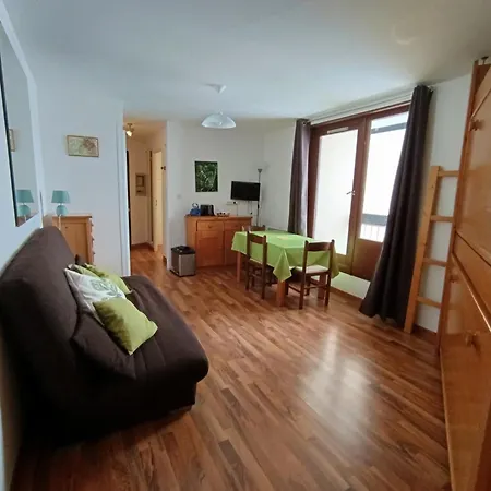 Montgenevre: Cosy 4 Pers, Sur Les Pistes, Animaux Ok - Fr-1-445-77 Apartament