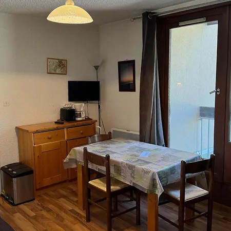 Apartment Montgenevre: Cosy 4 Pers, Sur Les Pistes, Animaux Ok - Fr-1-445-77 Montgenevre